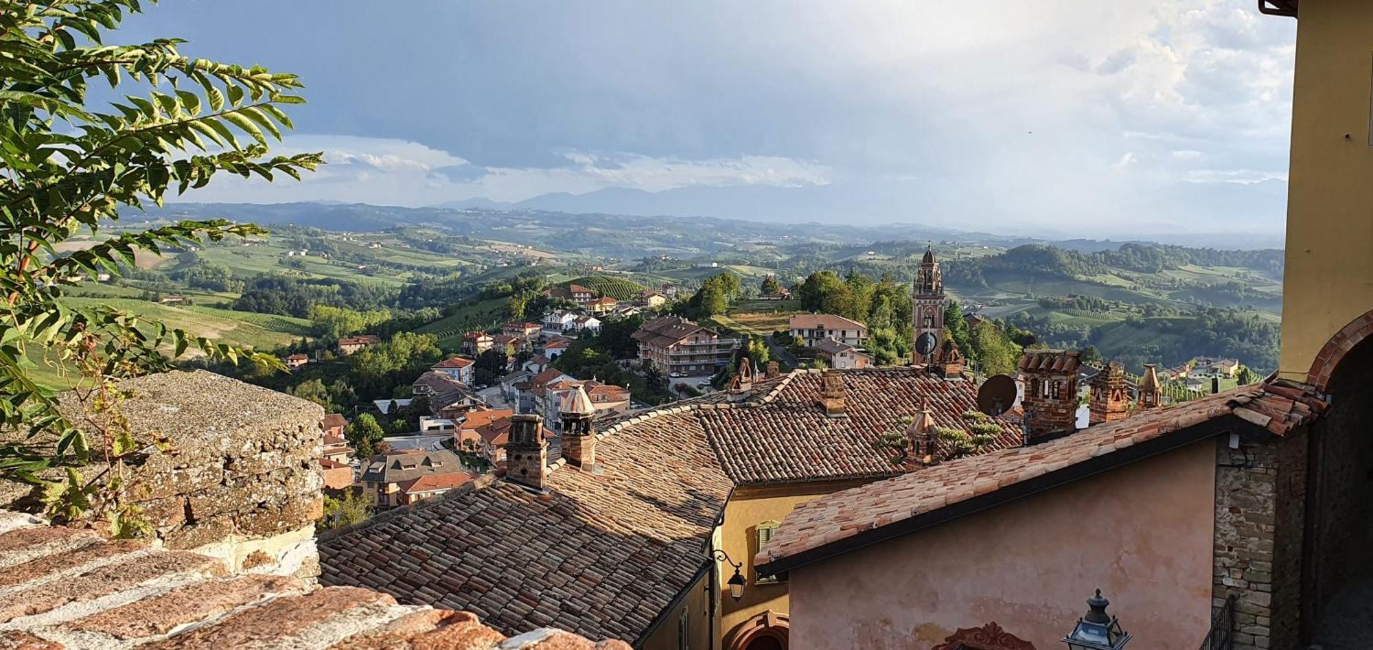 Hotel Charming Barolo Wine Loft Monforte dʼAlba Exterior foto